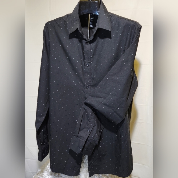 H&M Black and white long sleeve Button Up - Picture 4 of 9